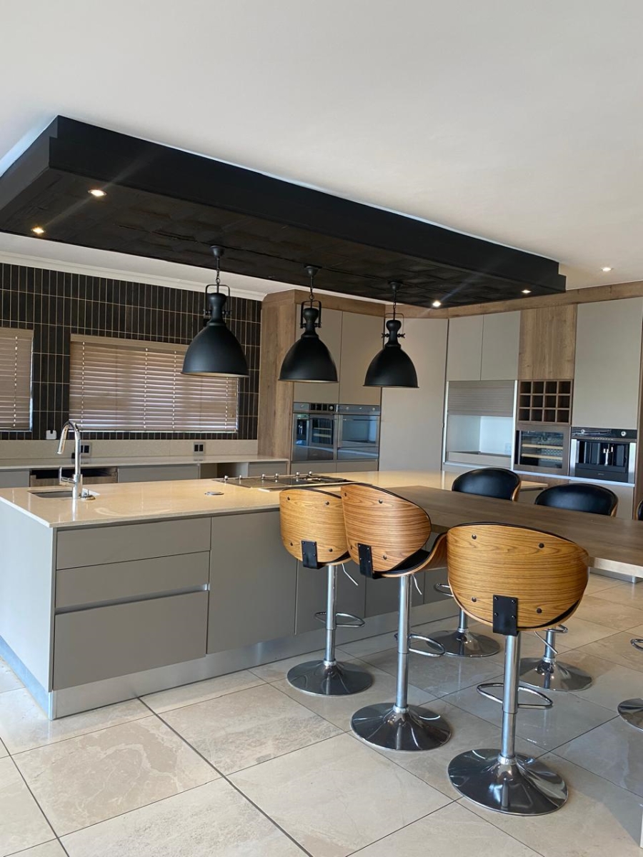 6 Bedroom Property for Sale in Birdwood Estate North West